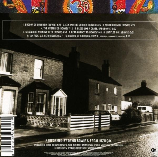Ein CD-Cover mit Text und einer Hausszene.