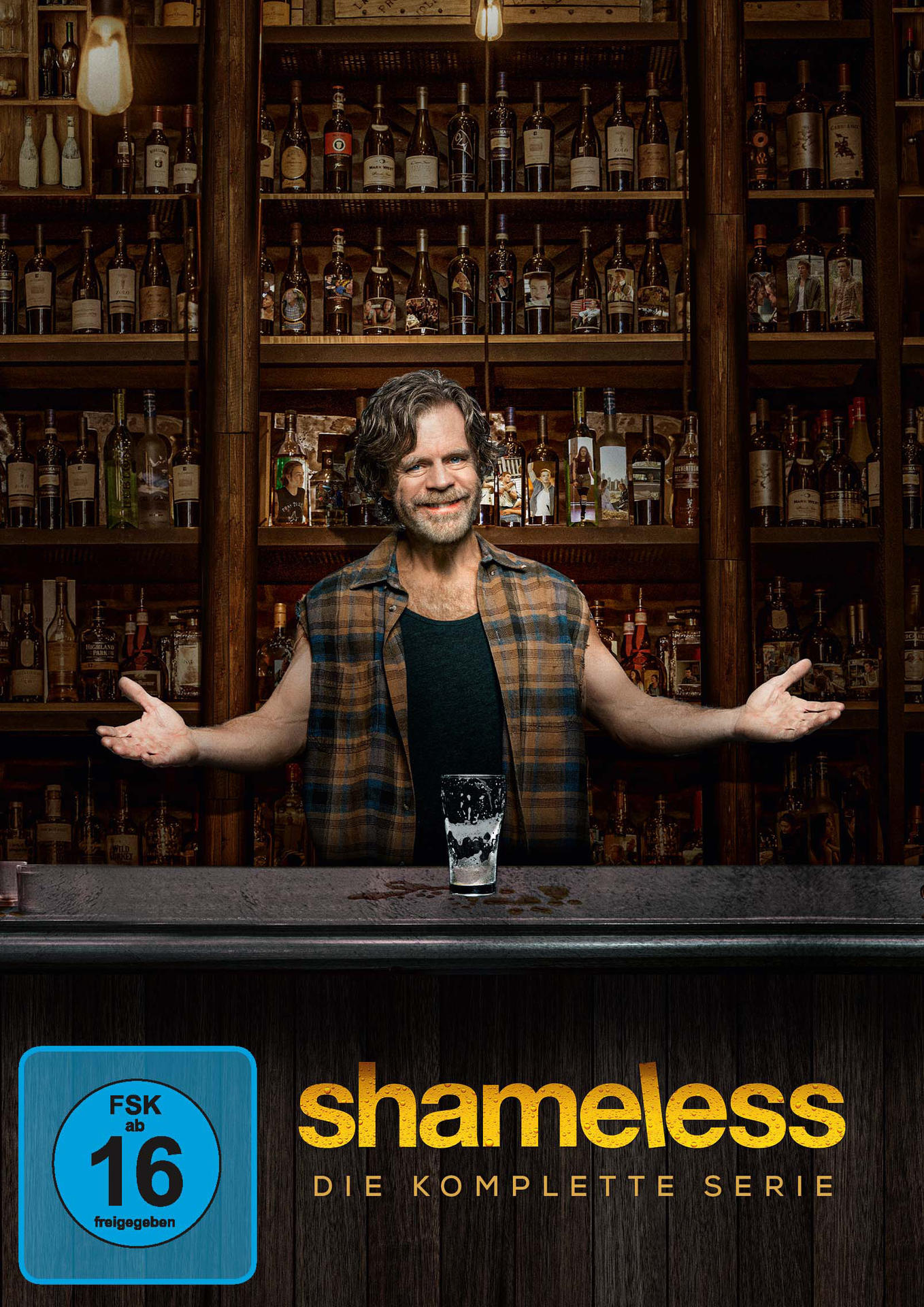 Mann hinter einer Bar mit Flaschen. Shameless-Text unten.