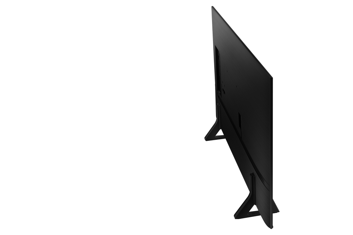 Siyah TV stand üzerinde, açılı görünüm, siyah bir arka plan üzerinde izole edilmiş.