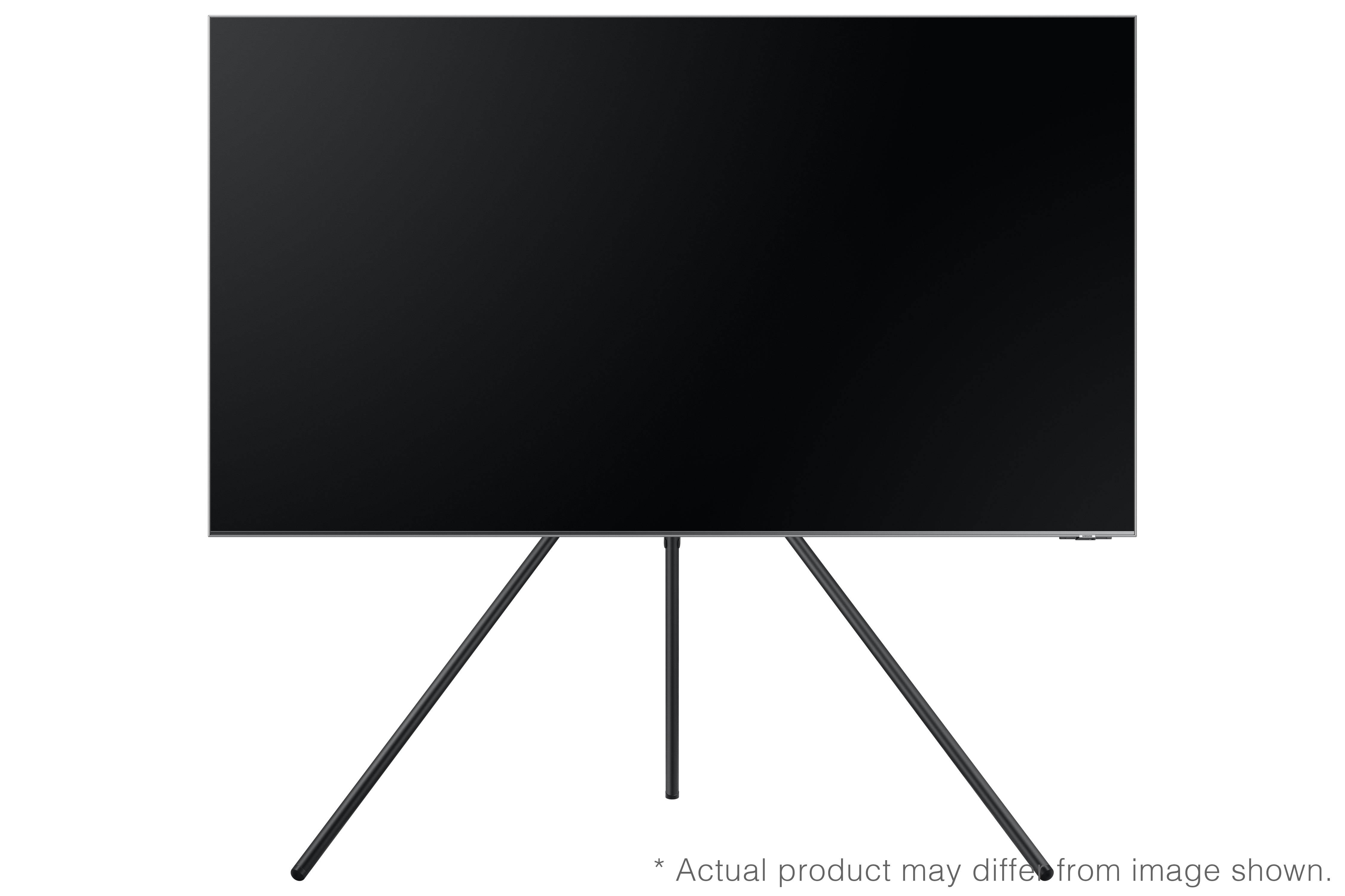 Gran televisor negro sobre un soporte de trípode negro. Fondo blanco.