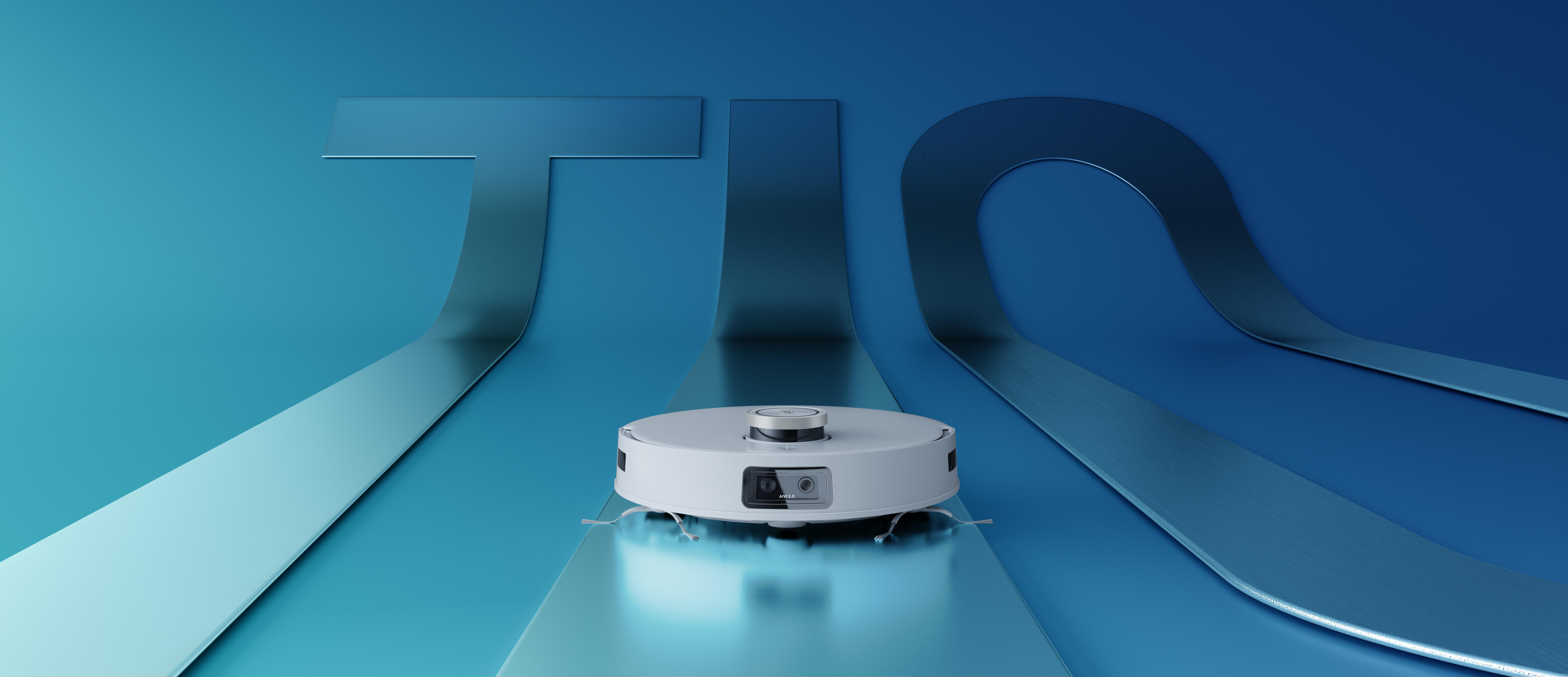 Ein weißer Roboter-Staubsauger auf einer blauen Oberfläche mit Linien. Das Wort 'TLC' ist sichtbar.