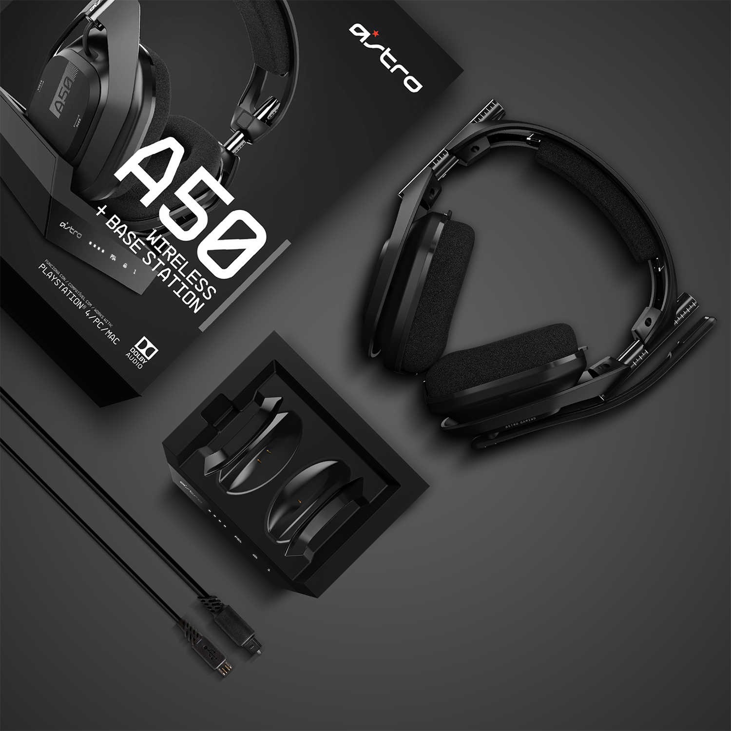 Casque sans fil Astro A50 noir et station de base. Accessoires visibles.