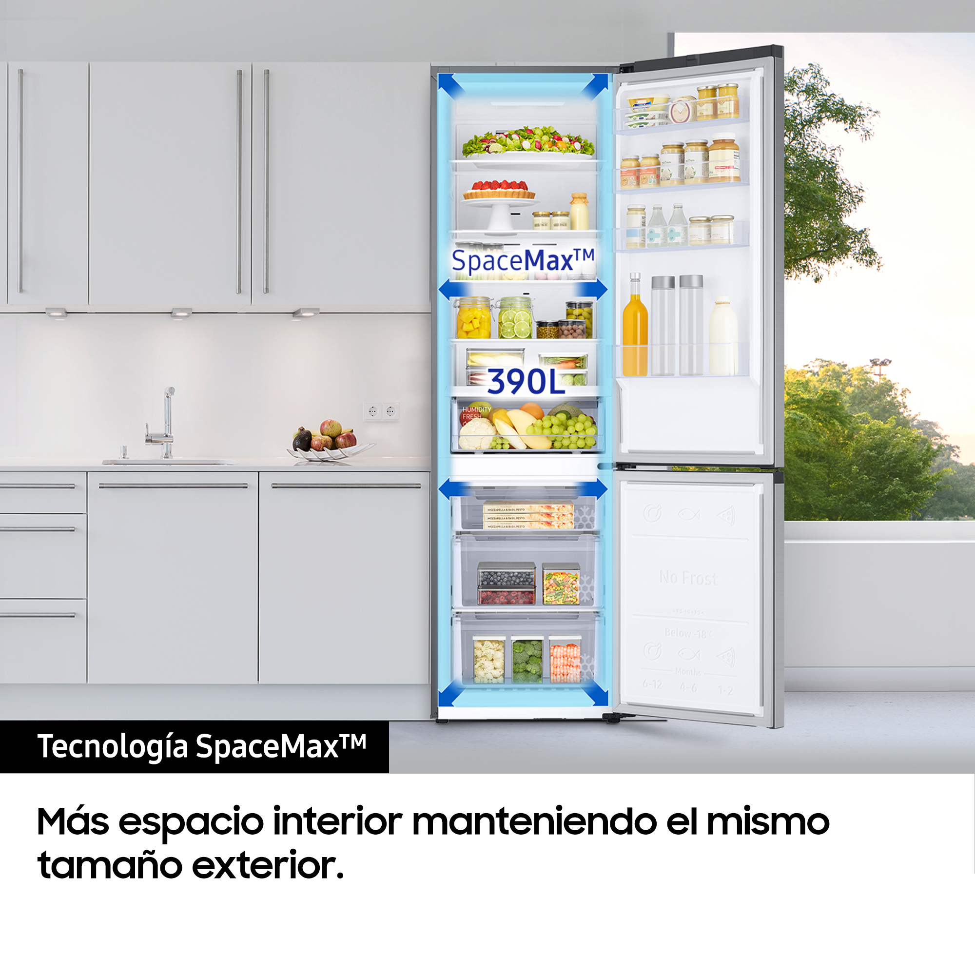Un refrigerador con la puerta abierta, mostrando varios alimentos.