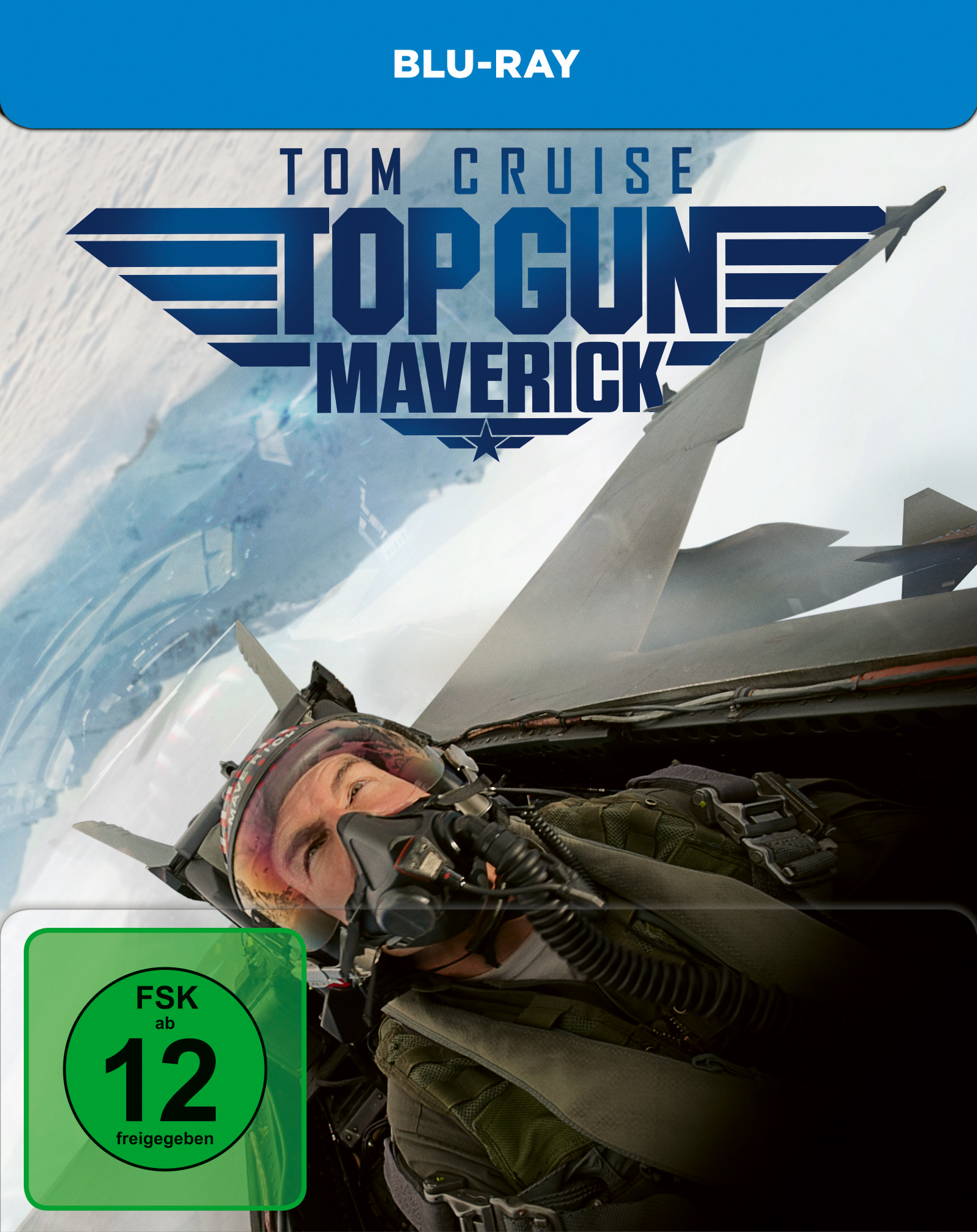 Tom Cruise in einem Flughelm, Top Gun: Maverick Blu-ray-Hülle, blauer Himmel.