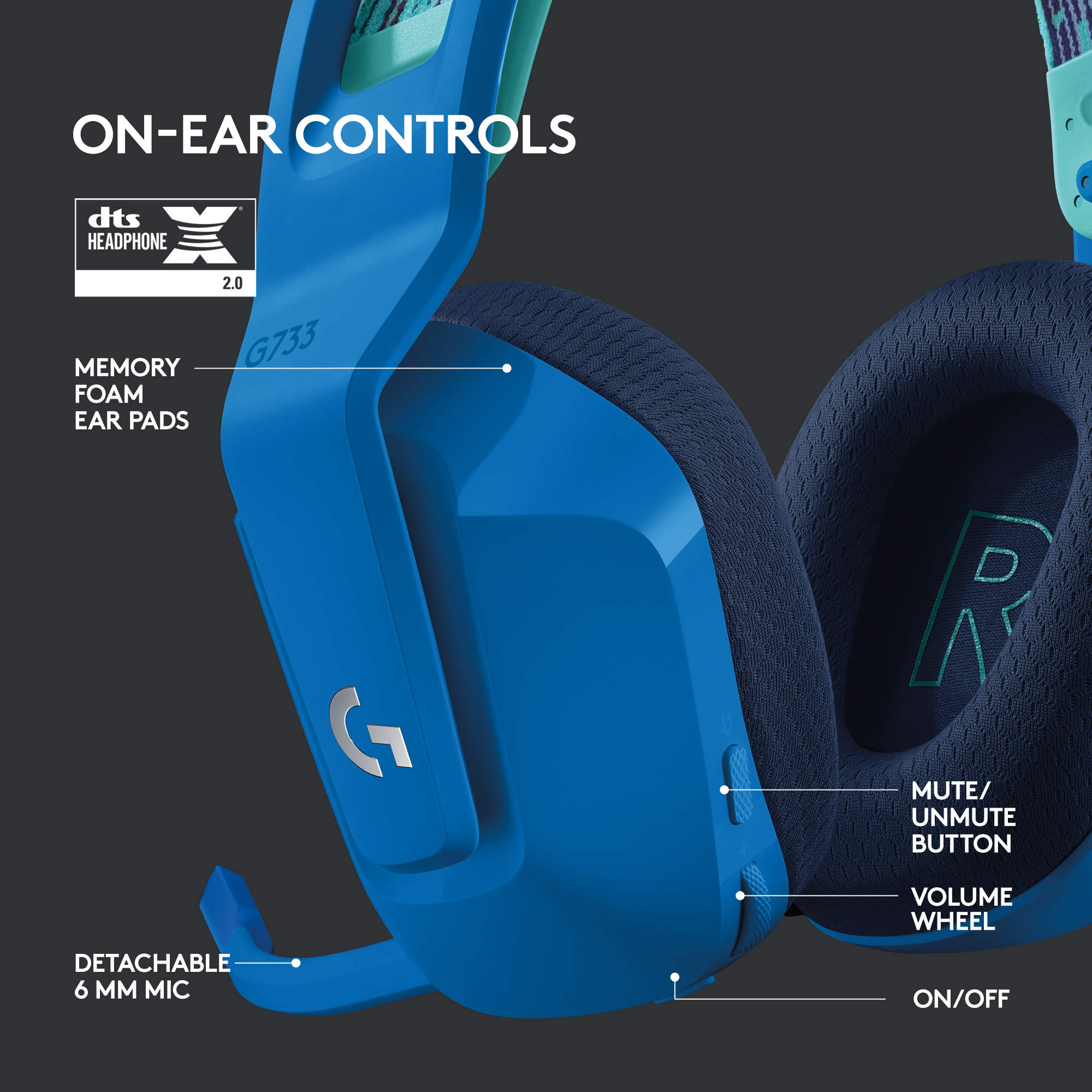 Casque gaming bleu et cyan avec commandes sur l'oreille.