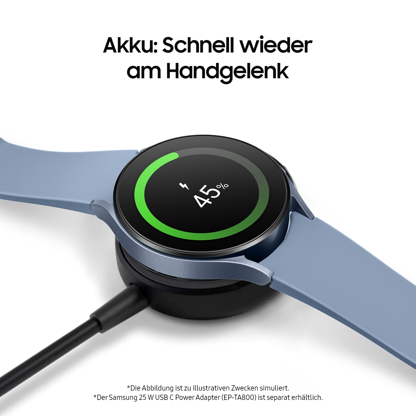 Blaue Smartwatch auf Ladegerät zeigt 45% Akku. Schwarzes Kabel verbindet sich mit dem Ladegerät.