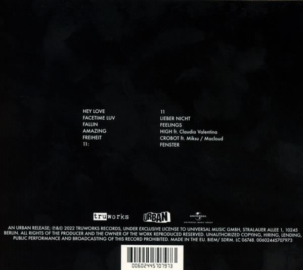 Eine Titelliste von einem Musikalbum. Der Hintergrund ist weiß mit schwarzem Text.