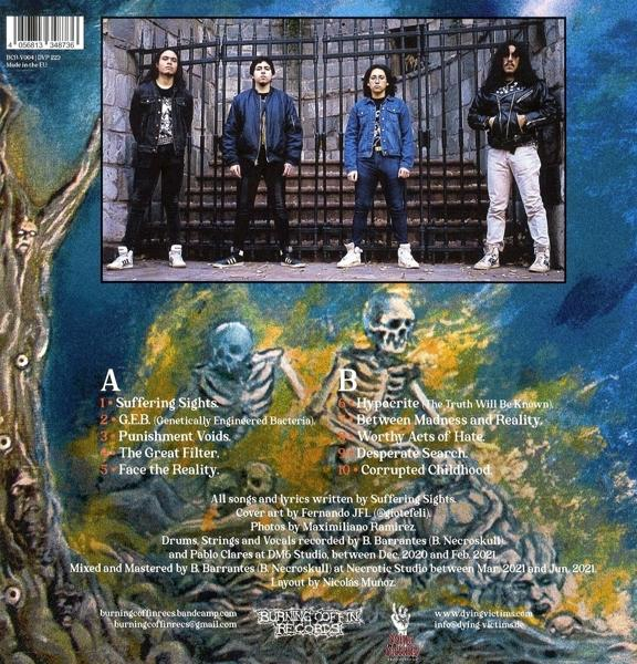 Albumcover mit Bandmitgliedern, Albumtitel, Titelliste und Credits auf rustikalem Hintergrund.