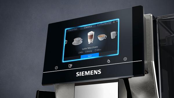 Kaffeemaschinen-Bildschirm mit Kaffeeoptionen. Latte, Espresso und Coffee World-Optionen sind sichtbar.