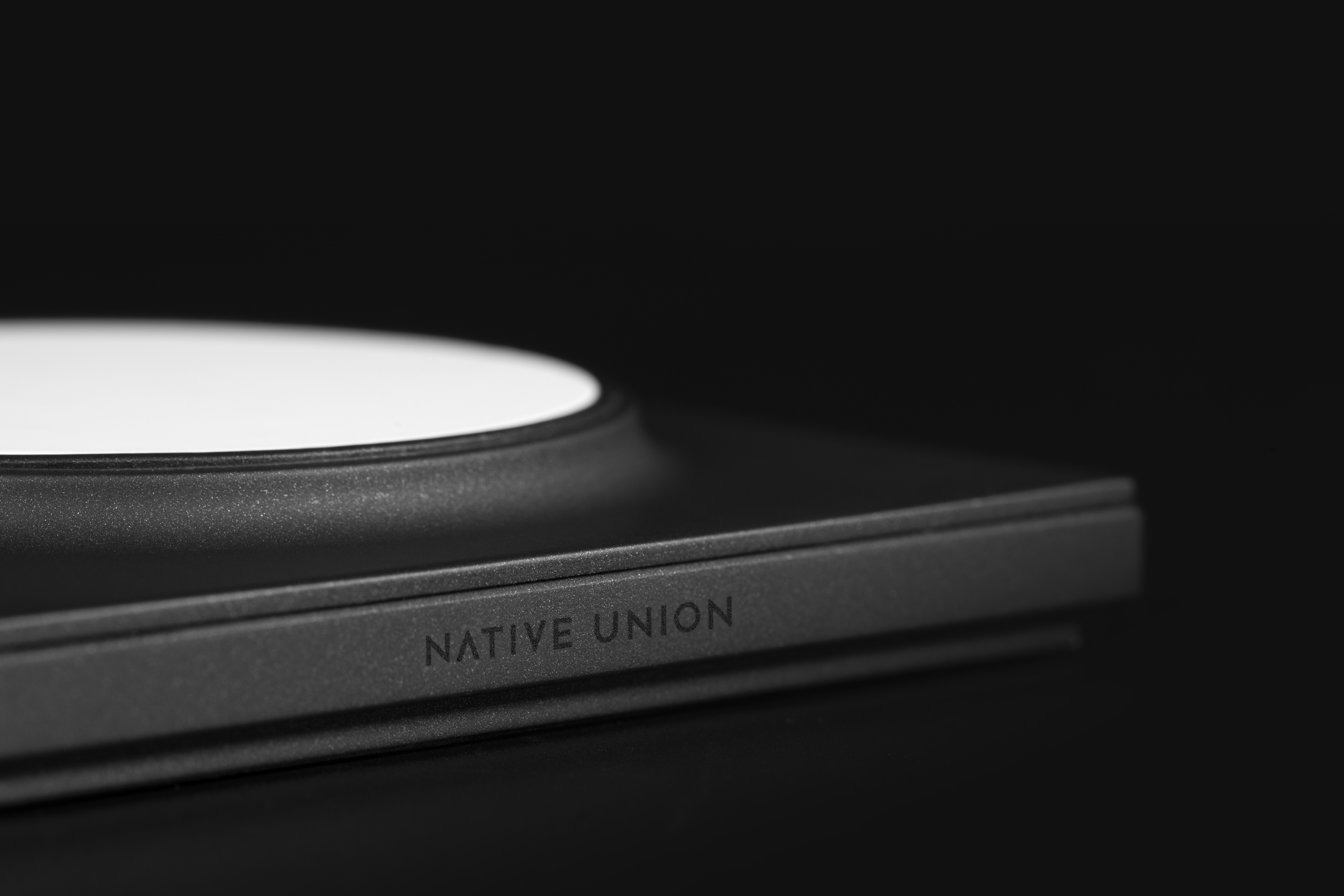 NATIVE UNION Wireless Charger - Appareil de chargement (Noir)