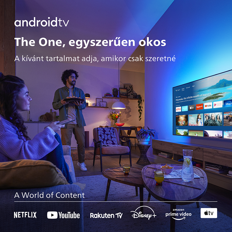 Emberek tévét néznek, a képernyő színes, különböző streaming szolgáltatók tartalmát jeleníti meg.