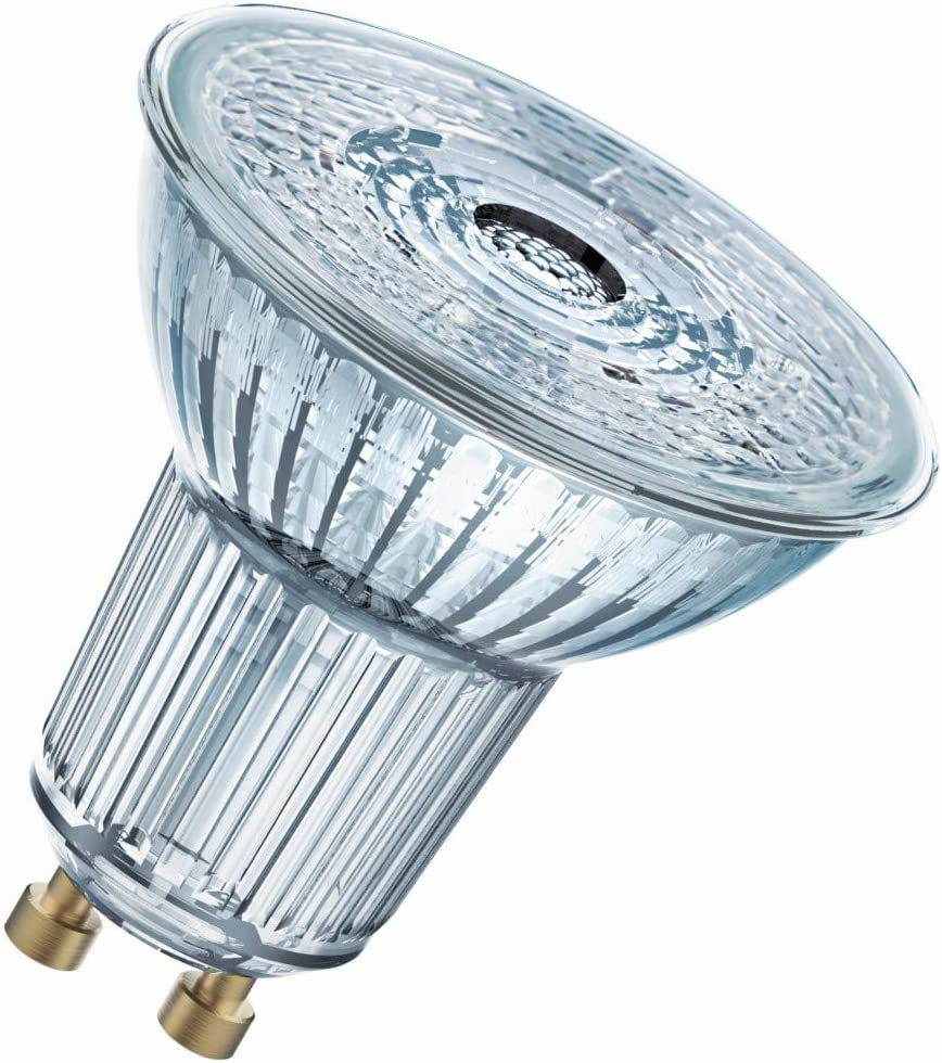 Un primo piano di una lampadina di vetro trasparente con base metallica.