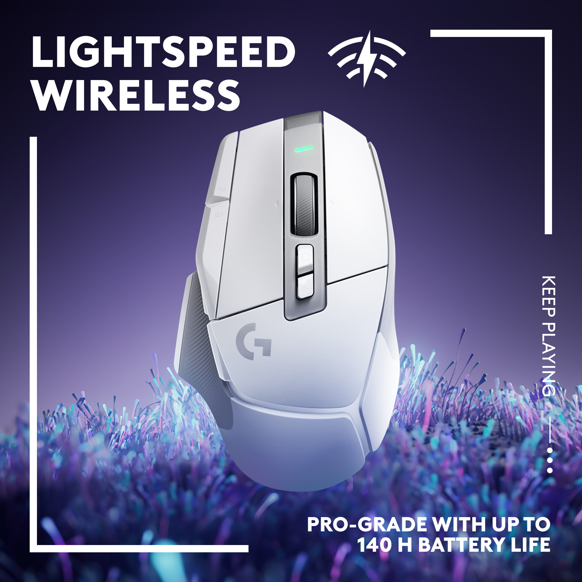 Weiße Logitech Lightspeed Wireless-Maus. G-Logo auf der Maus, Text lautet 'Keep playing'.