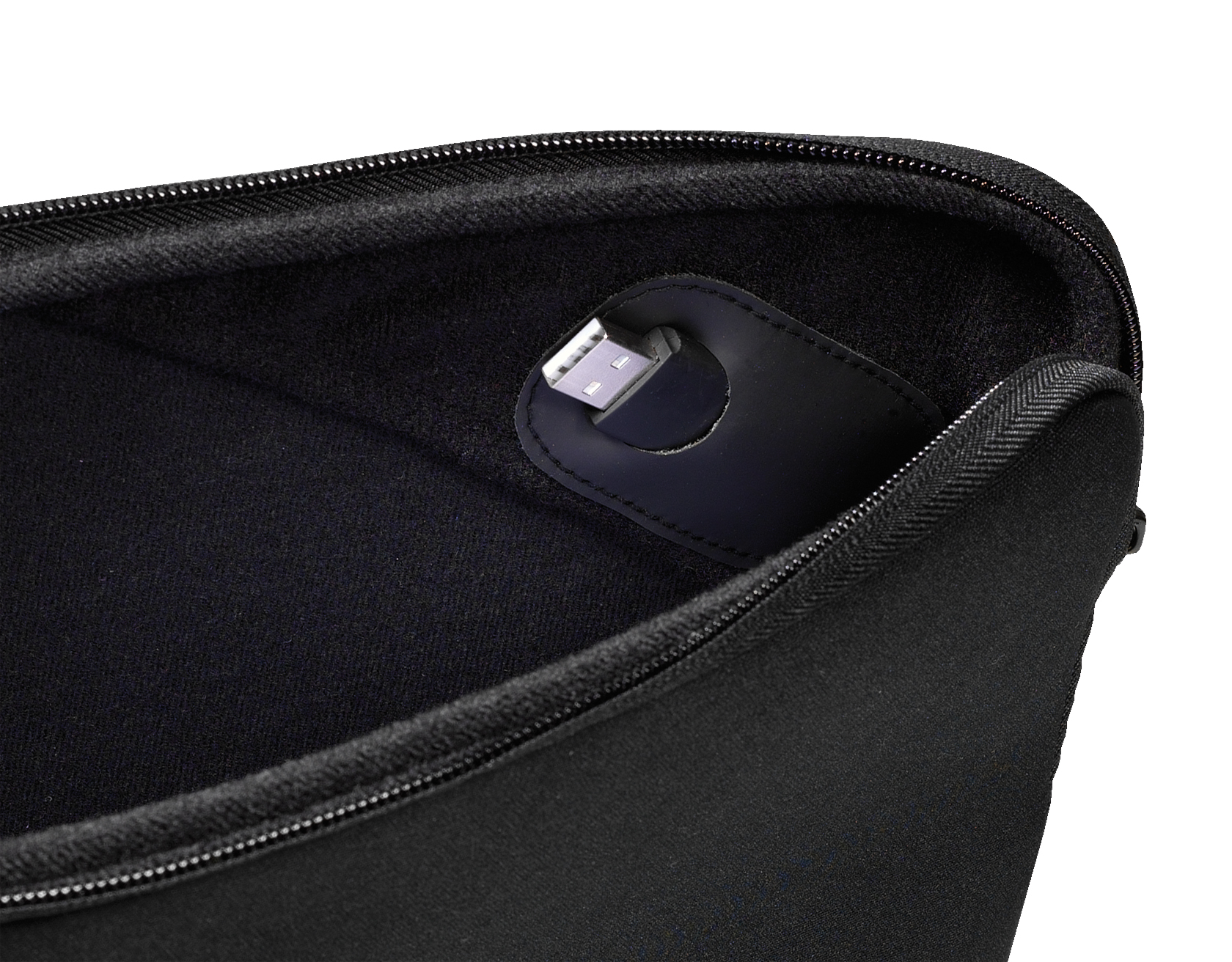 Schwarze Tasche mit einem USB-Stick im Inneren, mit Reißverschluss.
