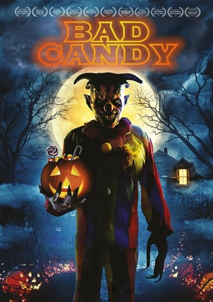 Filmplakat: Bad Candy. Clown mit Kürbis und Lutscher. Dunkle, gruselige Szene mit Haus.