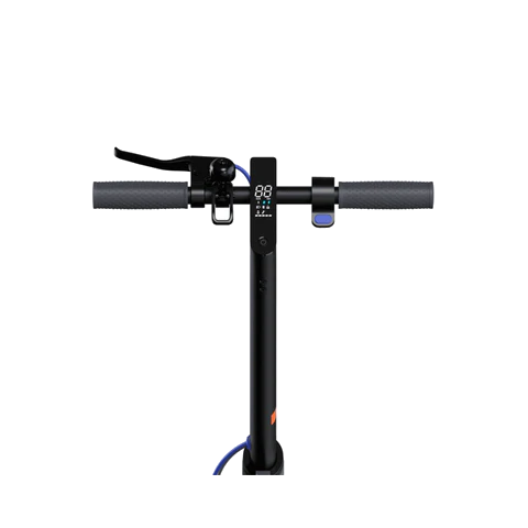 Elektrikli scooter gidonu. Siyah, ekran, fren kolu ve çan ile. Mavi kablo görünür.