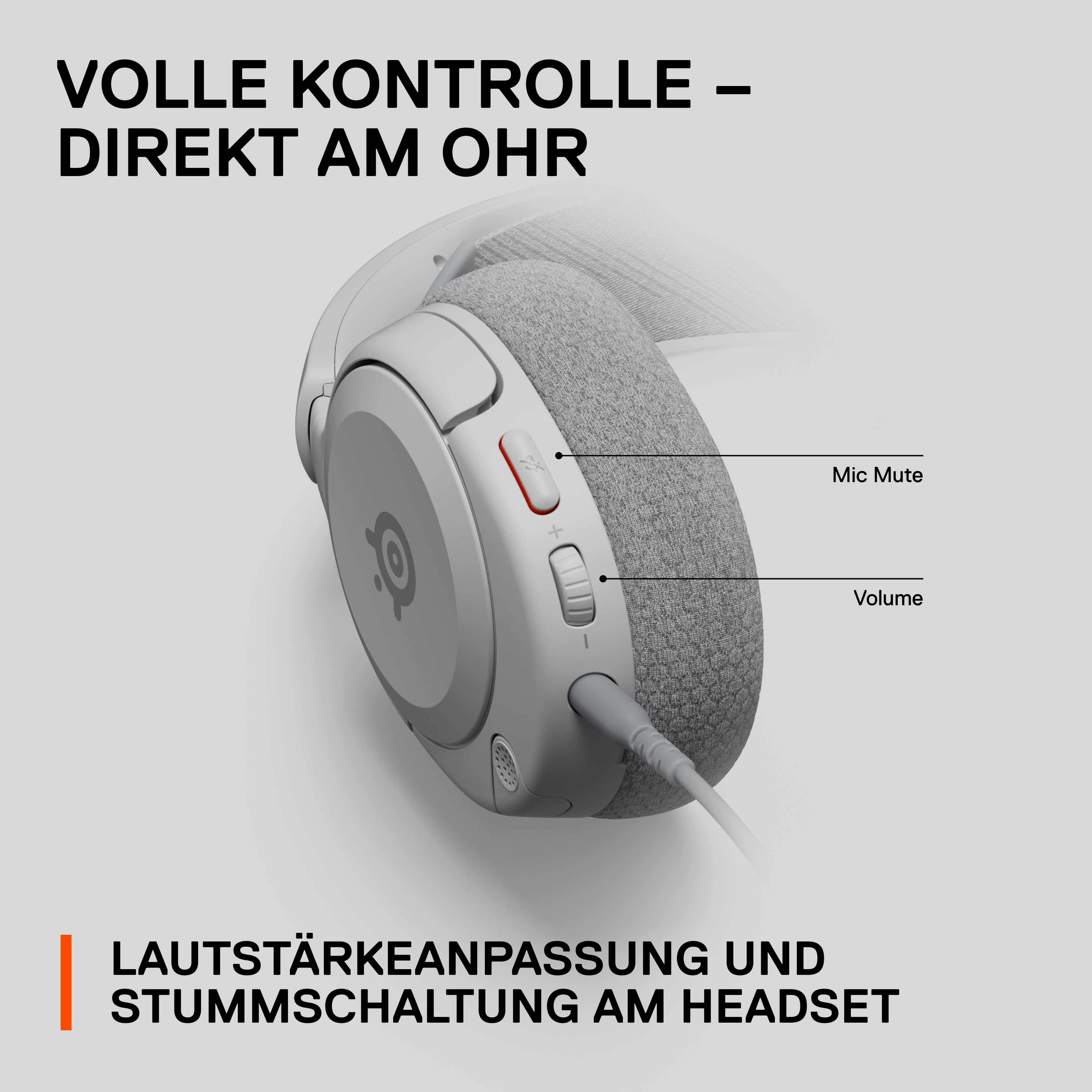 Eine dunkelgraue Soundbar mit Fernbedienung liegt auf einer weißen Oberfläche.