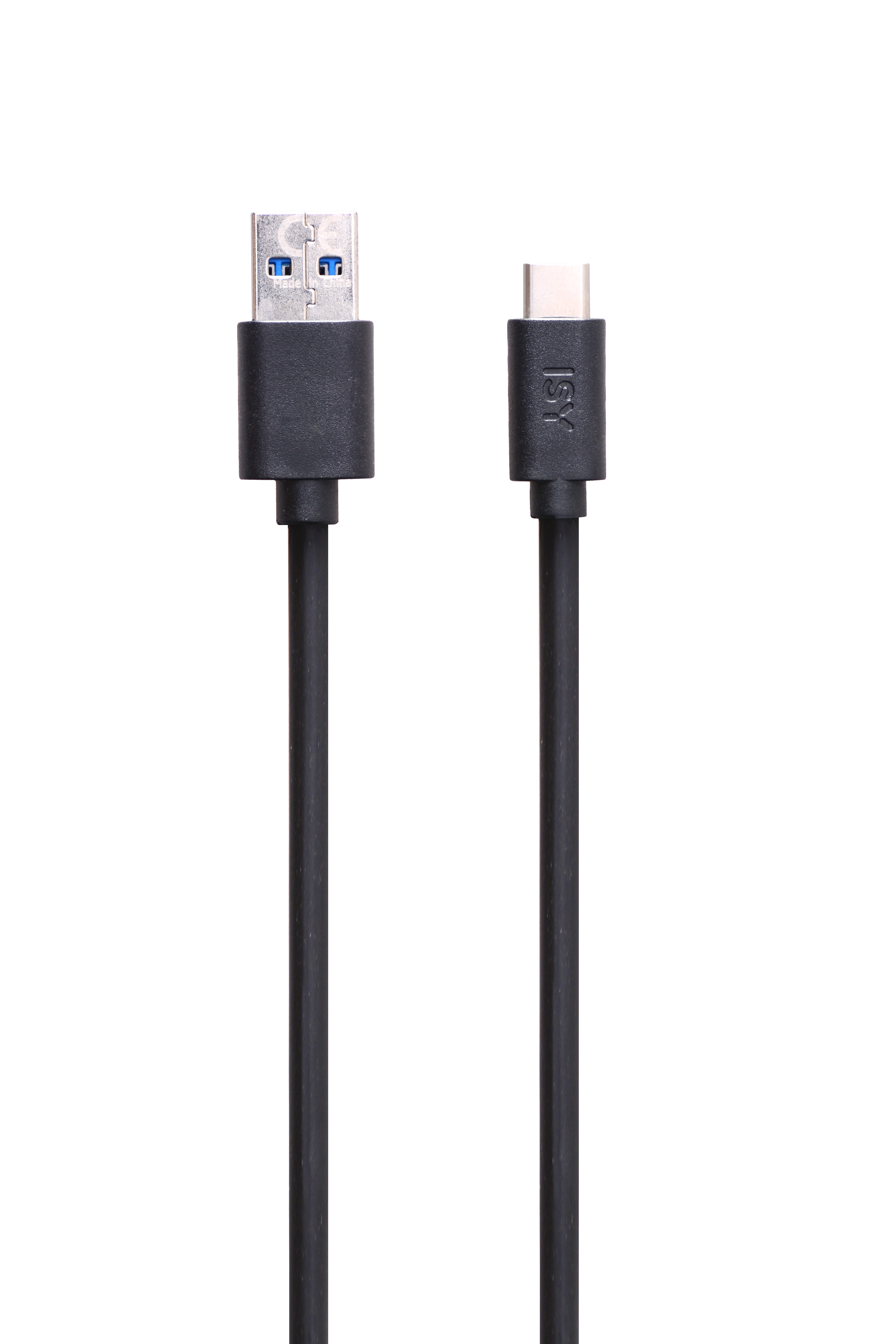 Zwei schwarze USB-Kabel, eines USB und eines USB-C, vor weißem Hintergrund. Sie liegen nebeneinander.