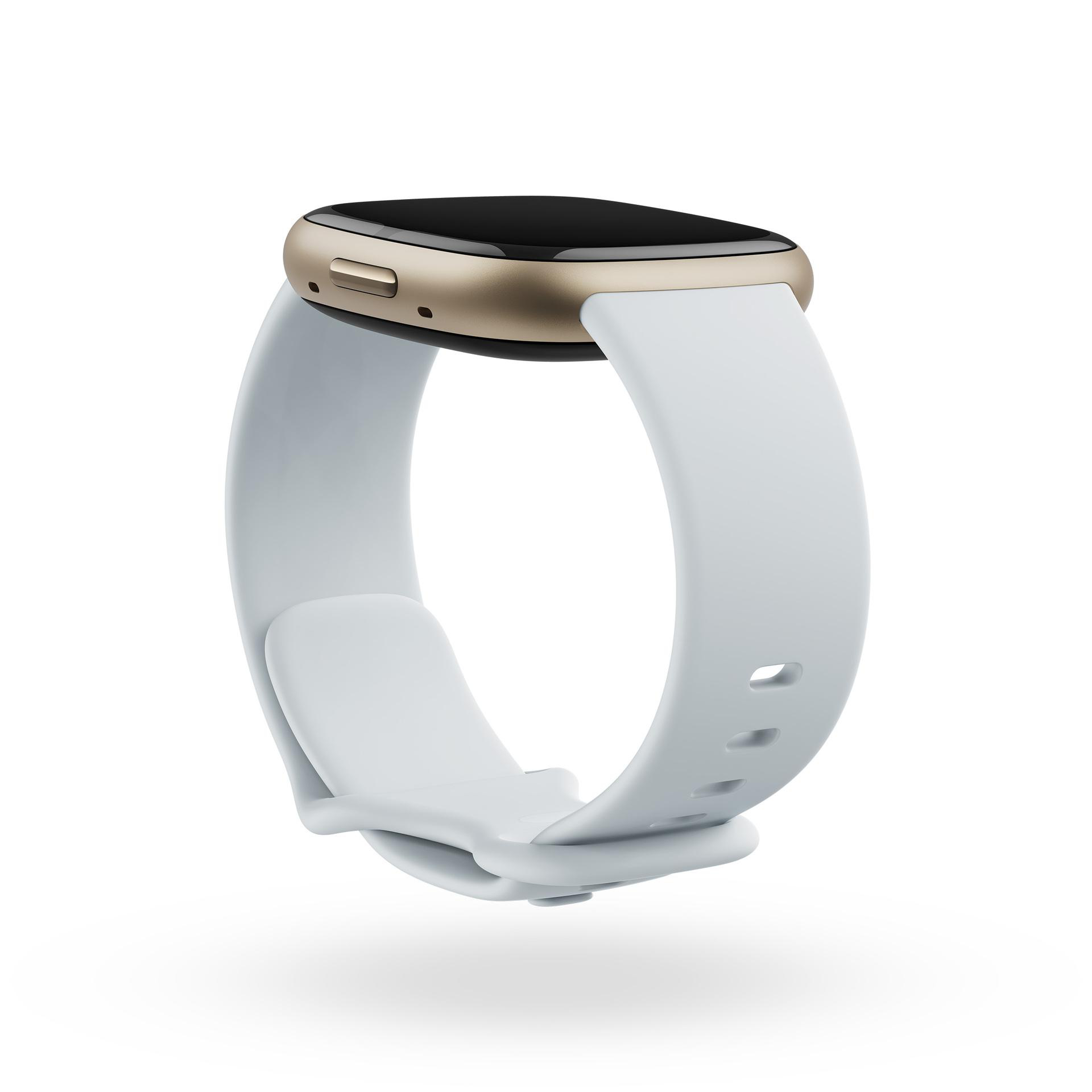 Weiße Smartwatch mit goldenem Rahmen und hellblauem Armband. Der Bildschirm ist schwarz und rechteckig.