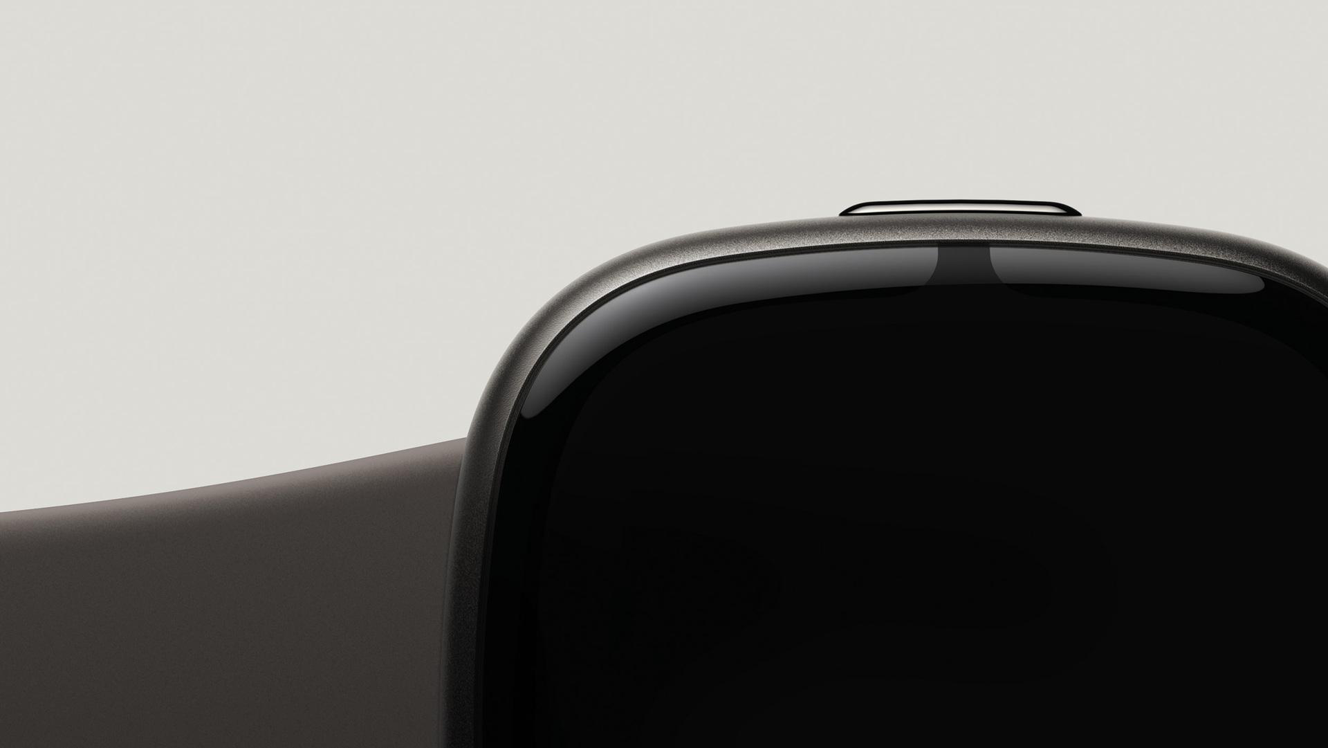 Nahaufnahme eines schwarzen Smartwatch-Bildschirms auf weißem Hintergrund. Der Bildschirm ist glänzend.