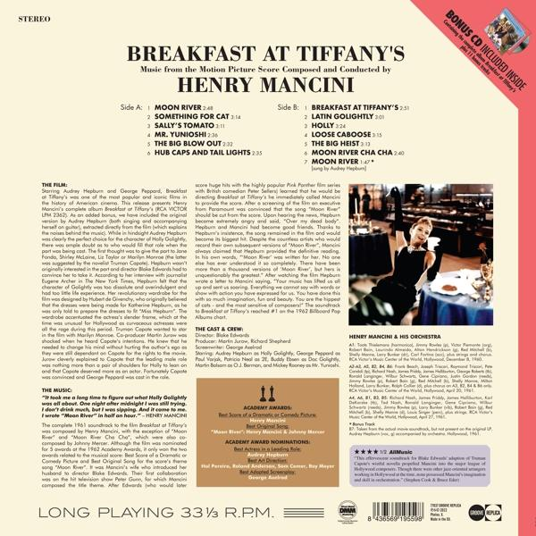 Egy vintage albumborító a 'Breakfast at Tiffany's' filmzenéjéhez, szöveggel, képekkel és egy bónusz CD-vel.