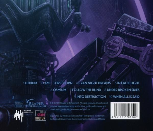 Rückseite einer CD-Hülle mit Titeln und Credits. Der Hintergrund ist dunkel mit mechanischen Details.
