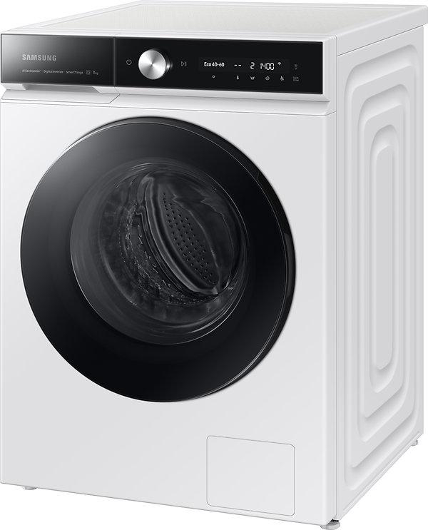 Eine weiße Samsung Waschmaschine. Sie hat eine schwarze Tür und ein Bedienfeld mit Drehknopf und Display. Die Maschine ist sauber und neu.