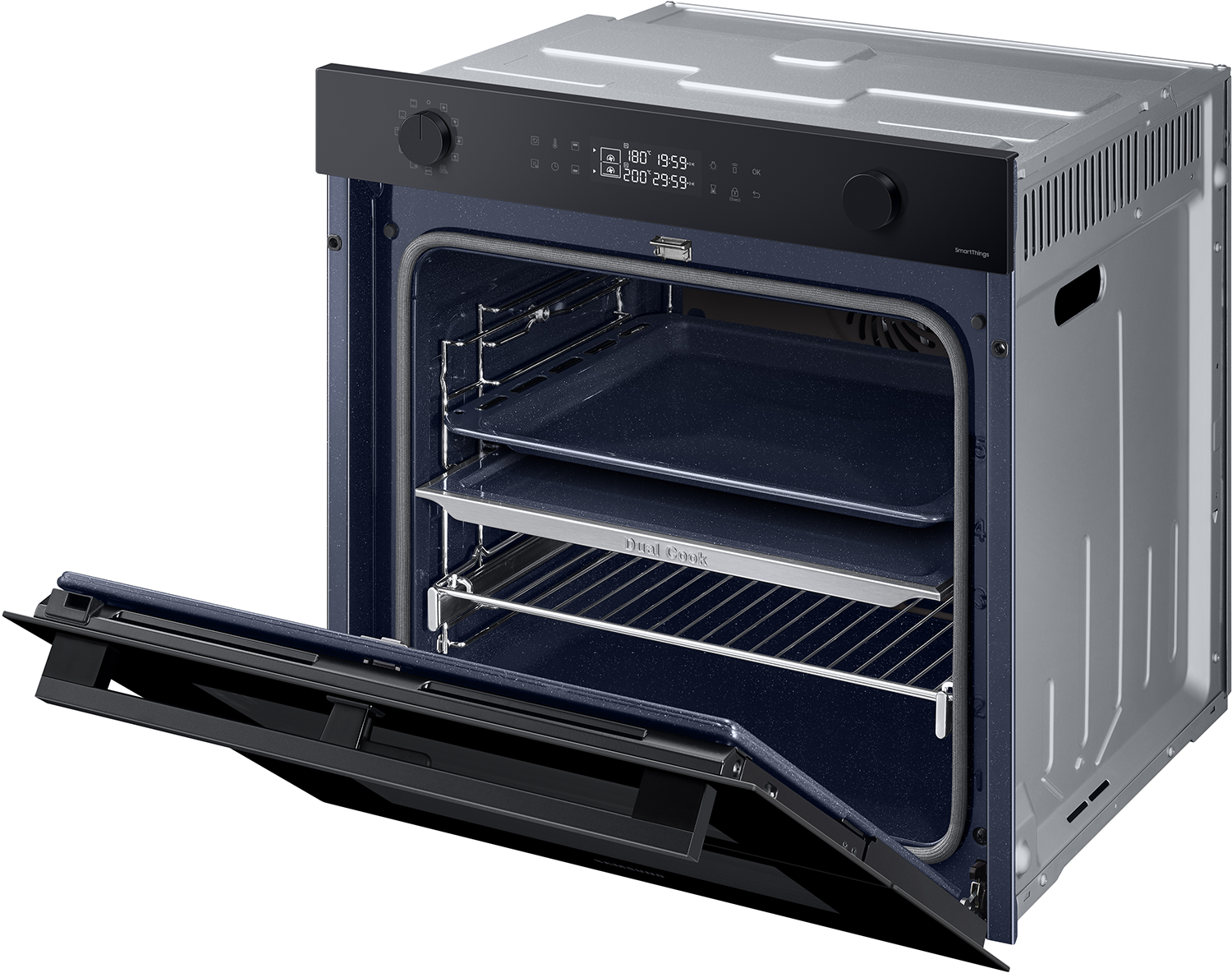 Een oven met de deur open, met interne rekken en een bedieningspaneel aan de bovenkant.