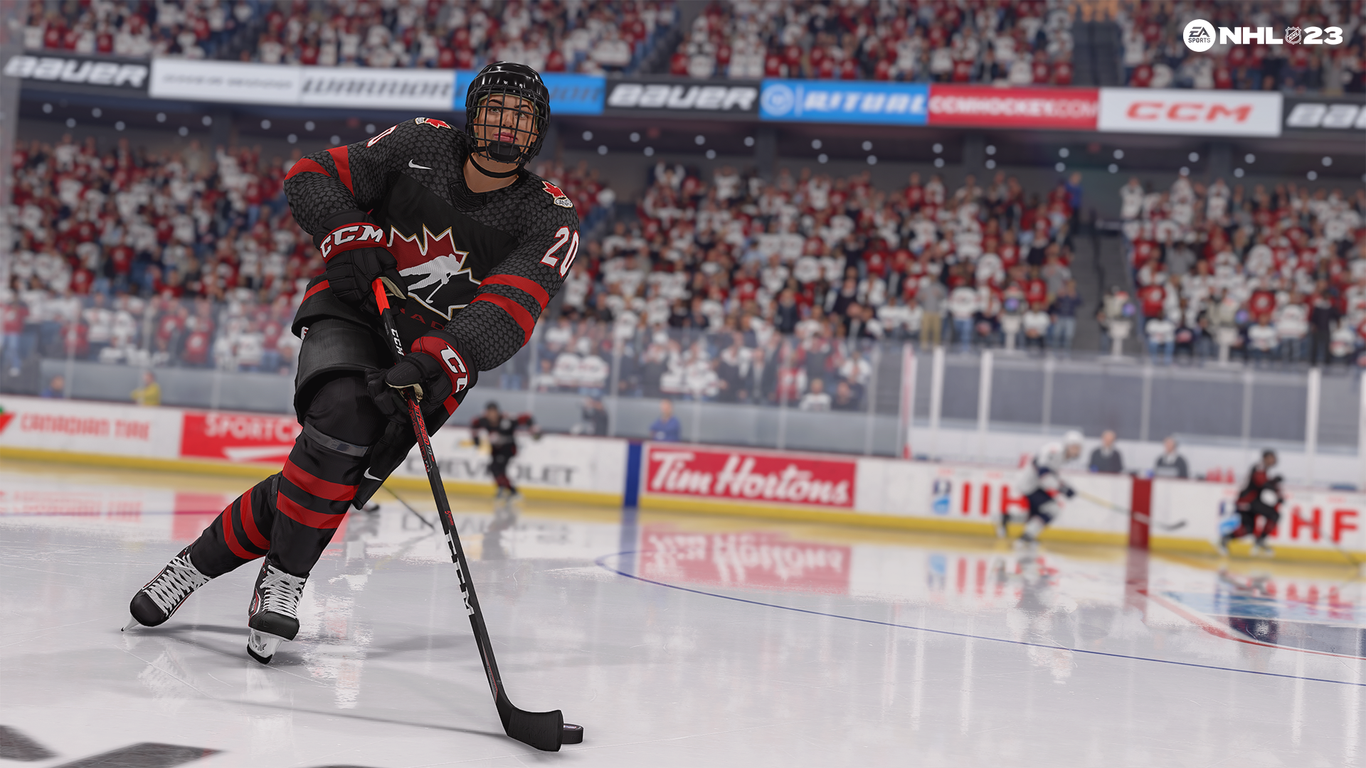 Ein Eishockeyspieler im Kanada-Trikot, der auf dem Eis Schlittschuh läuft.
