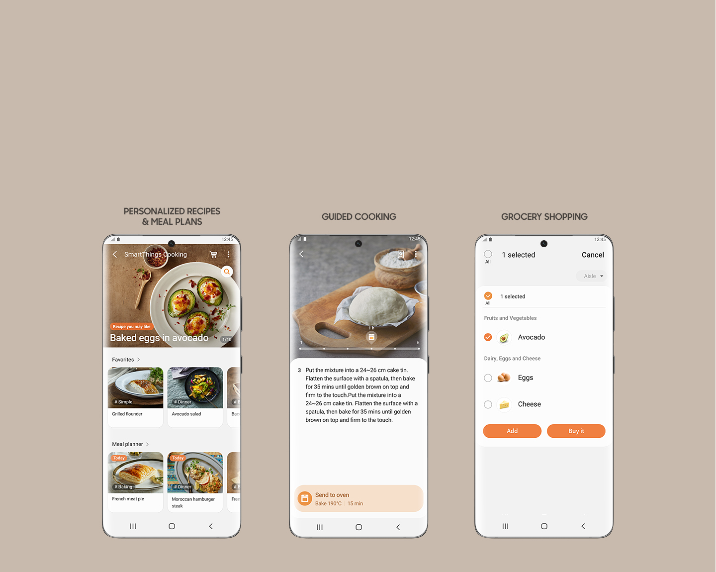 Drie telefoons tonen app-interfaces: recepten, koken en winkelen.