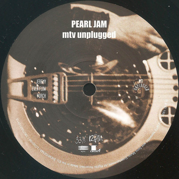 Pearl Jam - MTV Unplugged lemezcímke gitárképpel és a dalok címeivel.