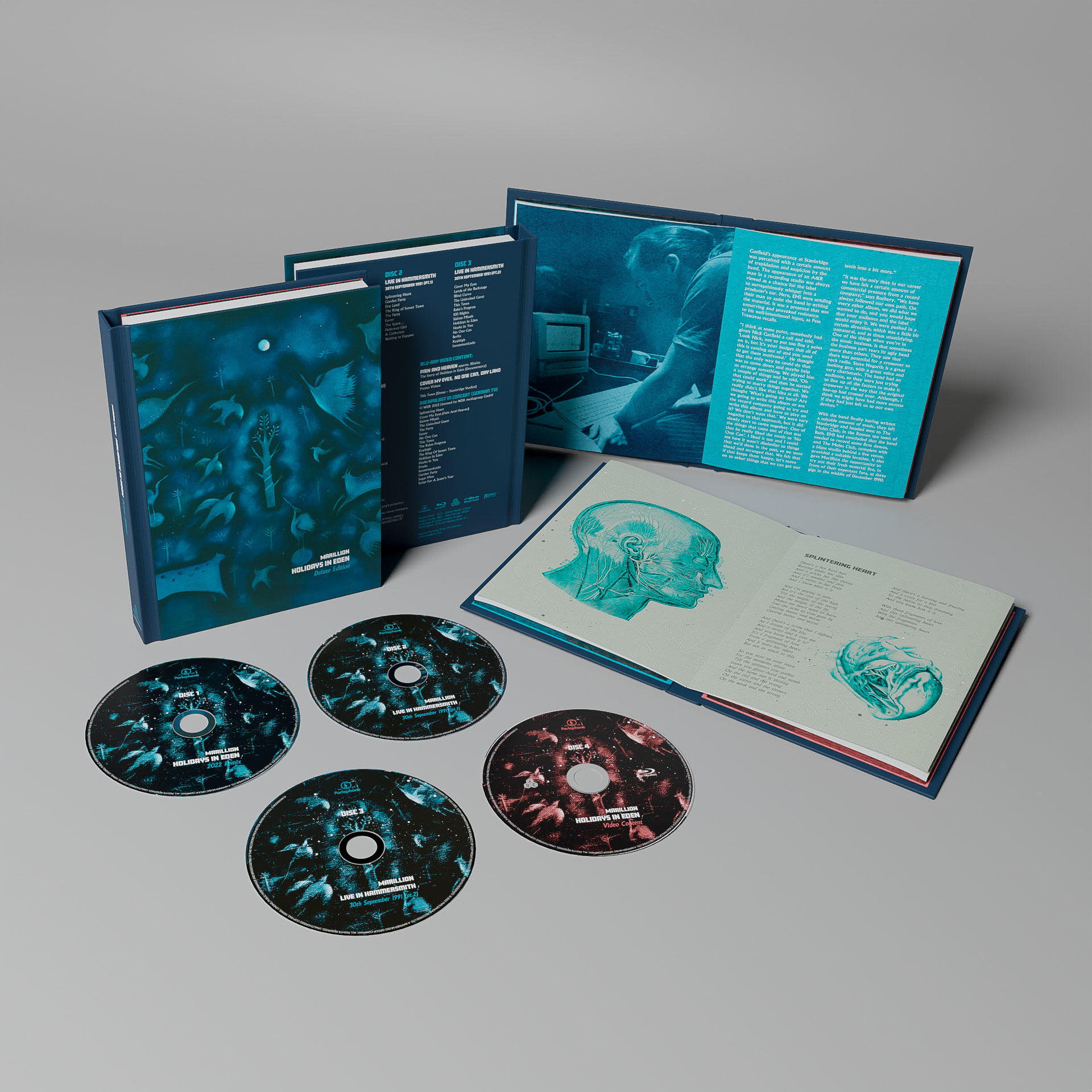 Box-Set mit CDs, einem Buch und anderen Materialien, alles in Blautönen.