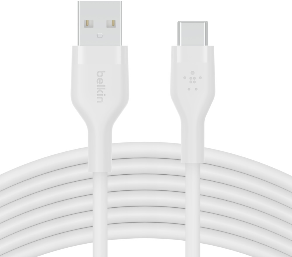 Câble USB Belkin blanc avec connecteur USB-A et USB-C. Fond blanc.