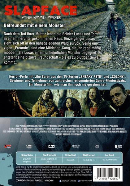 DVD-Hülle für den Film 'Slapface'. Ein Junge geht neben Bahngleisen.