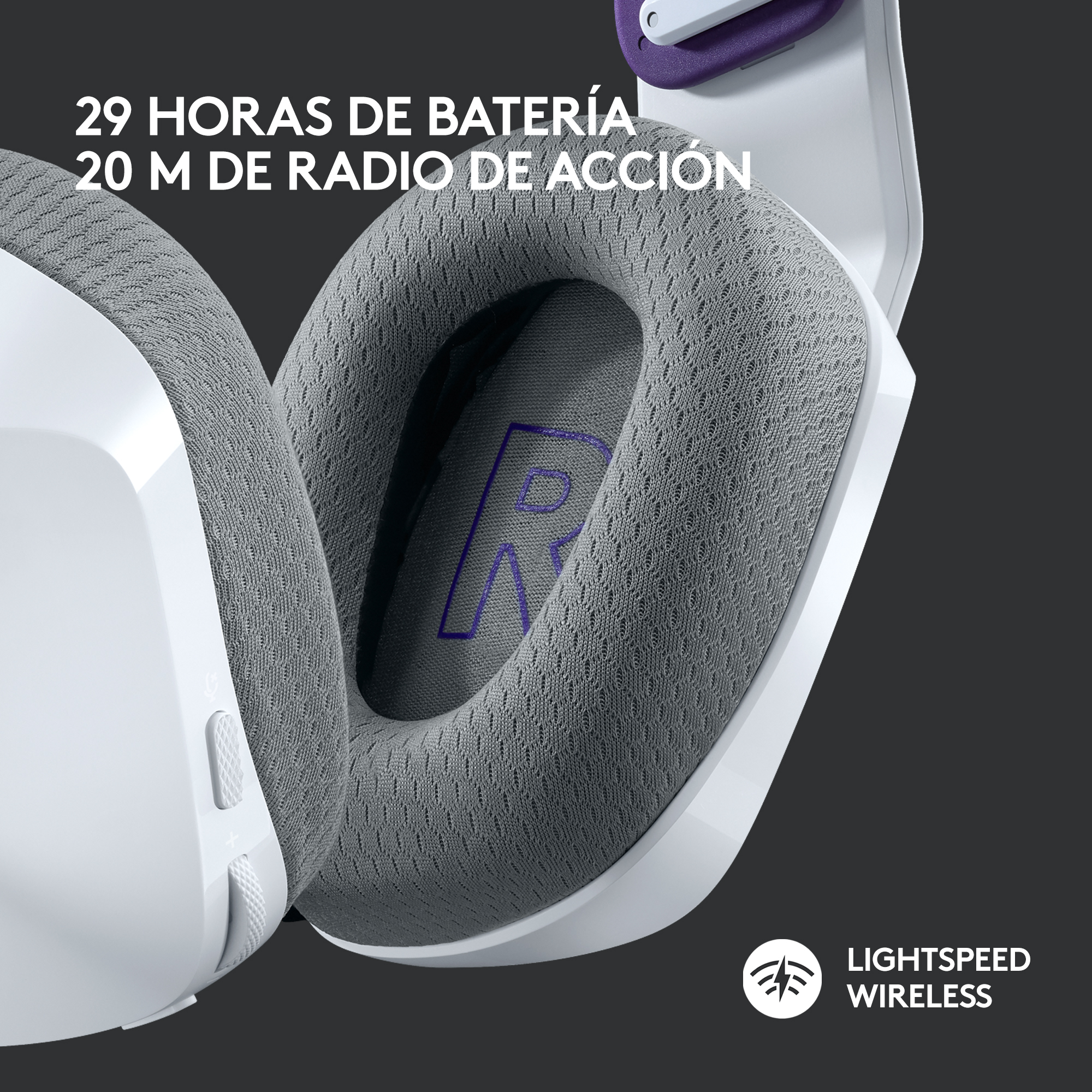Primer plano de auriculares gaming blancos. Texto en la copa y un acento púrpura.