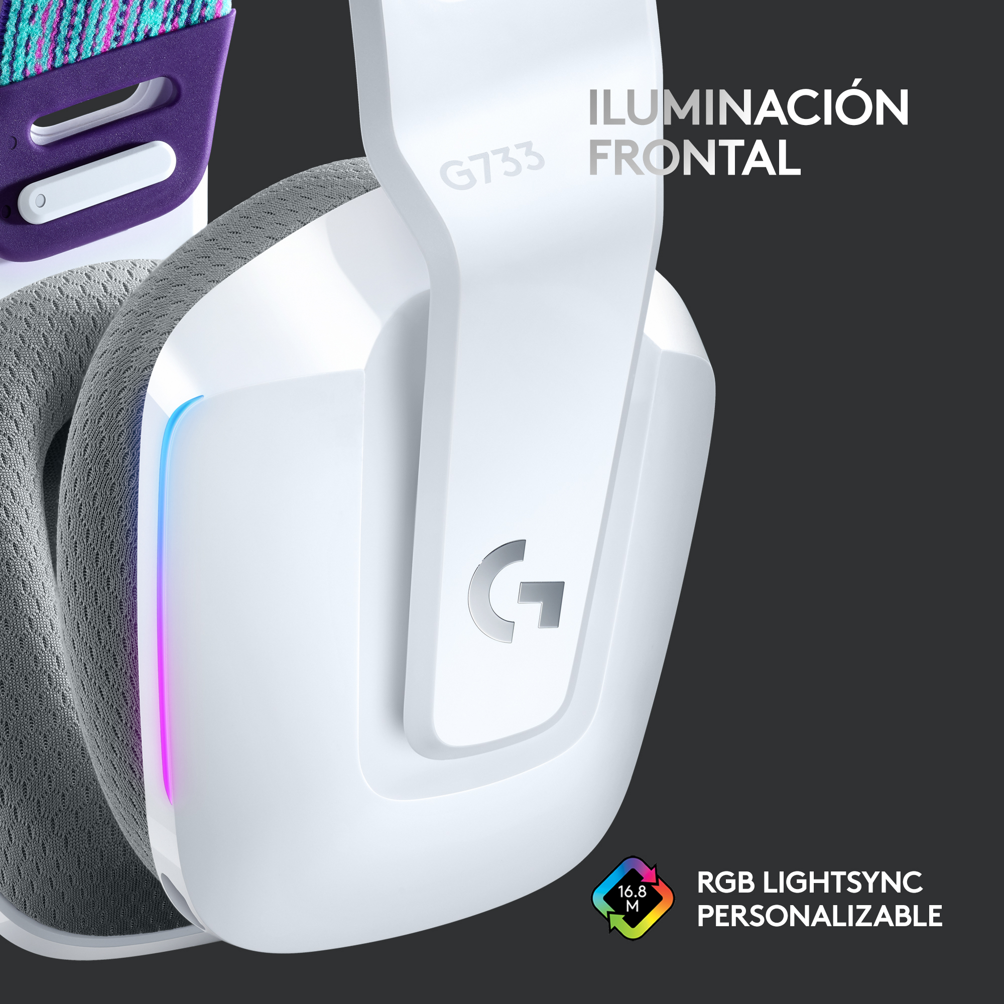 Auriculares gaming blancos con micrófono. El logo de la marca es prominente. Texto: 'RGB LIGHTSYNC'.