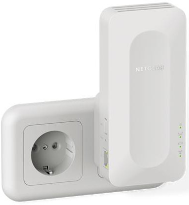 Adaptateur CPL blanc et rectangulaire branché sur une prise européenne.