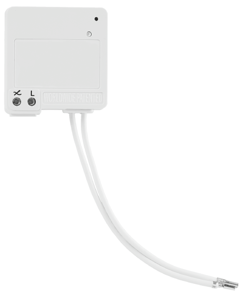 Fehér elektromos eszköz két fehér vezetékkel és dugóval.