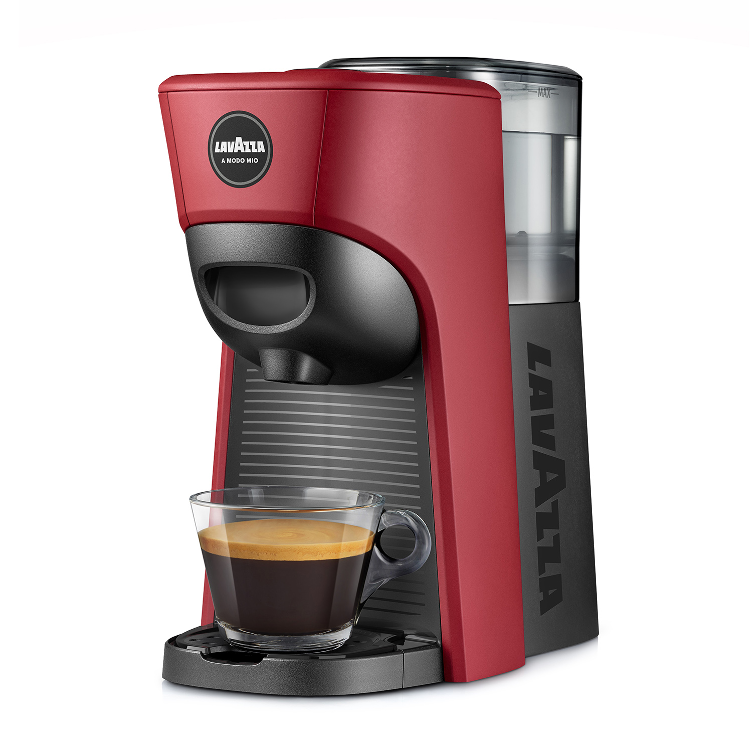 Una macchina da caffè Lavazza rossa e nera che prepara il caffè in una tazza di vetro.