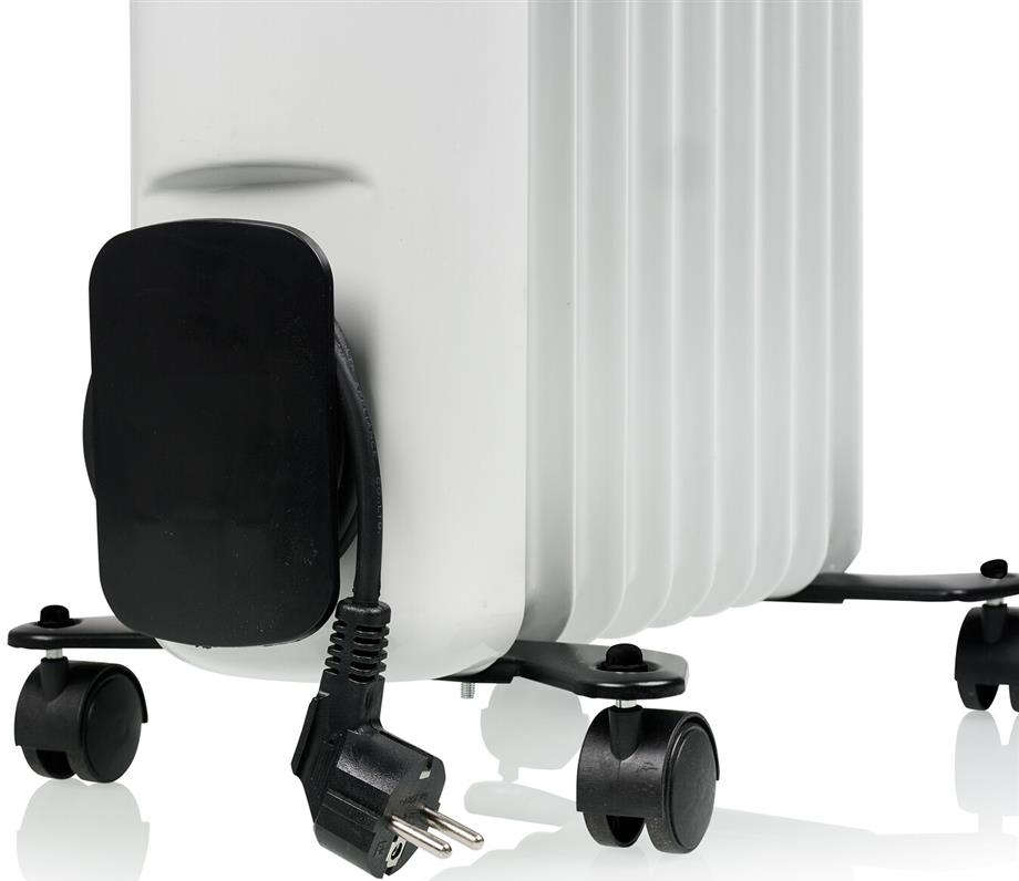 Termosifone ad olio bianco con cavo di alimentazione e spina neri, con ruote.