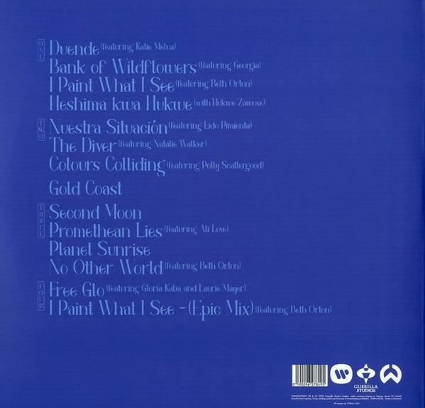Rückseite eines blauen Albums. Listet Titel, Künstlernamen und Funktionen auf. Hat Logos und einen Barcode.