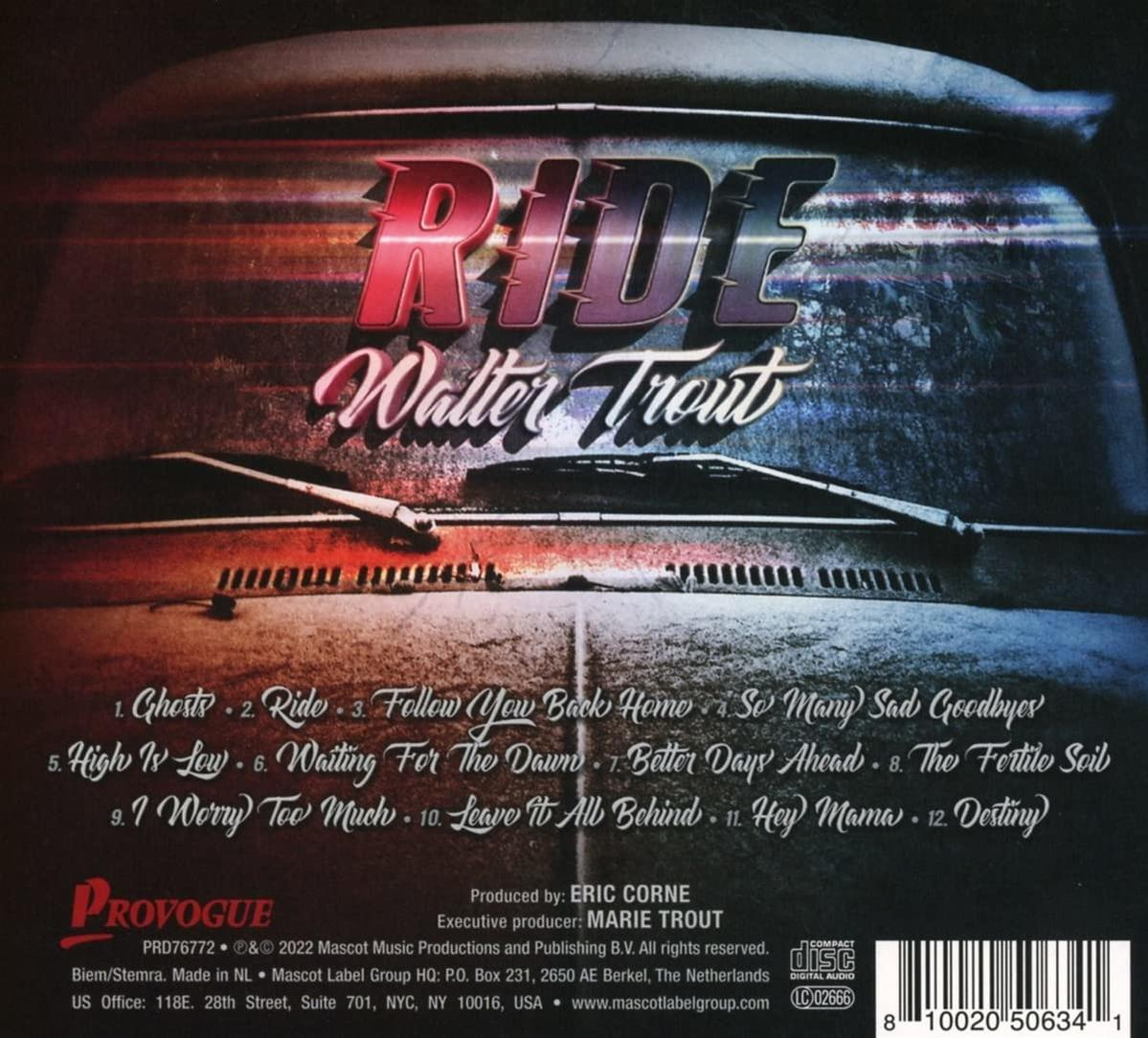 A Walter Trout 'Ride' című albumának borítója, egy autó szélvédőjét és a számlistát mutatja.