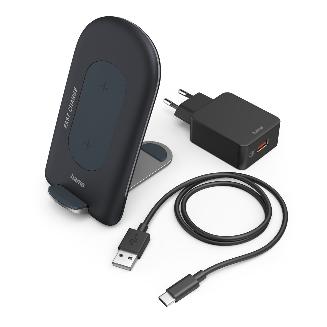 Kabelloses Ladegerät und Adapter. Das Ladegerät ist schwarz und blau; Adapter und Kabel sind schwarz.