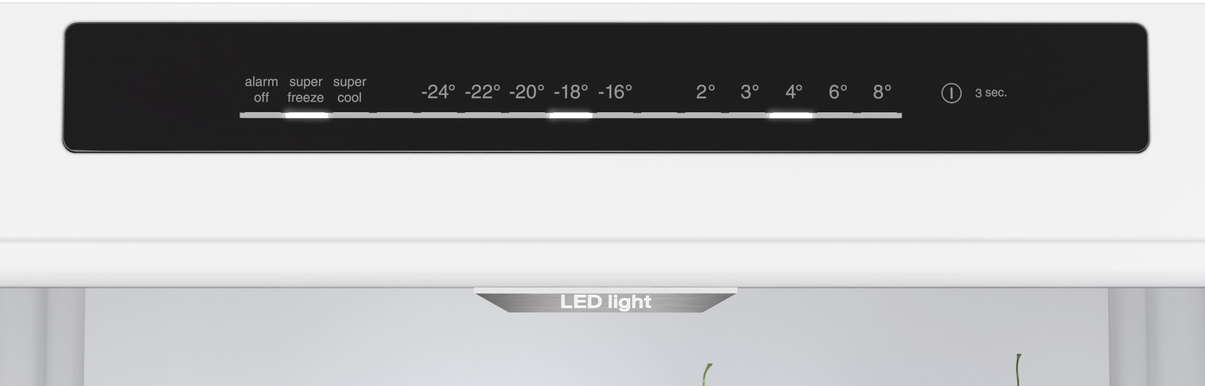 Kühlschrankinnenraum mit Bedienelementen. Zeigt Temperatureinstellungen und LED-Licht.