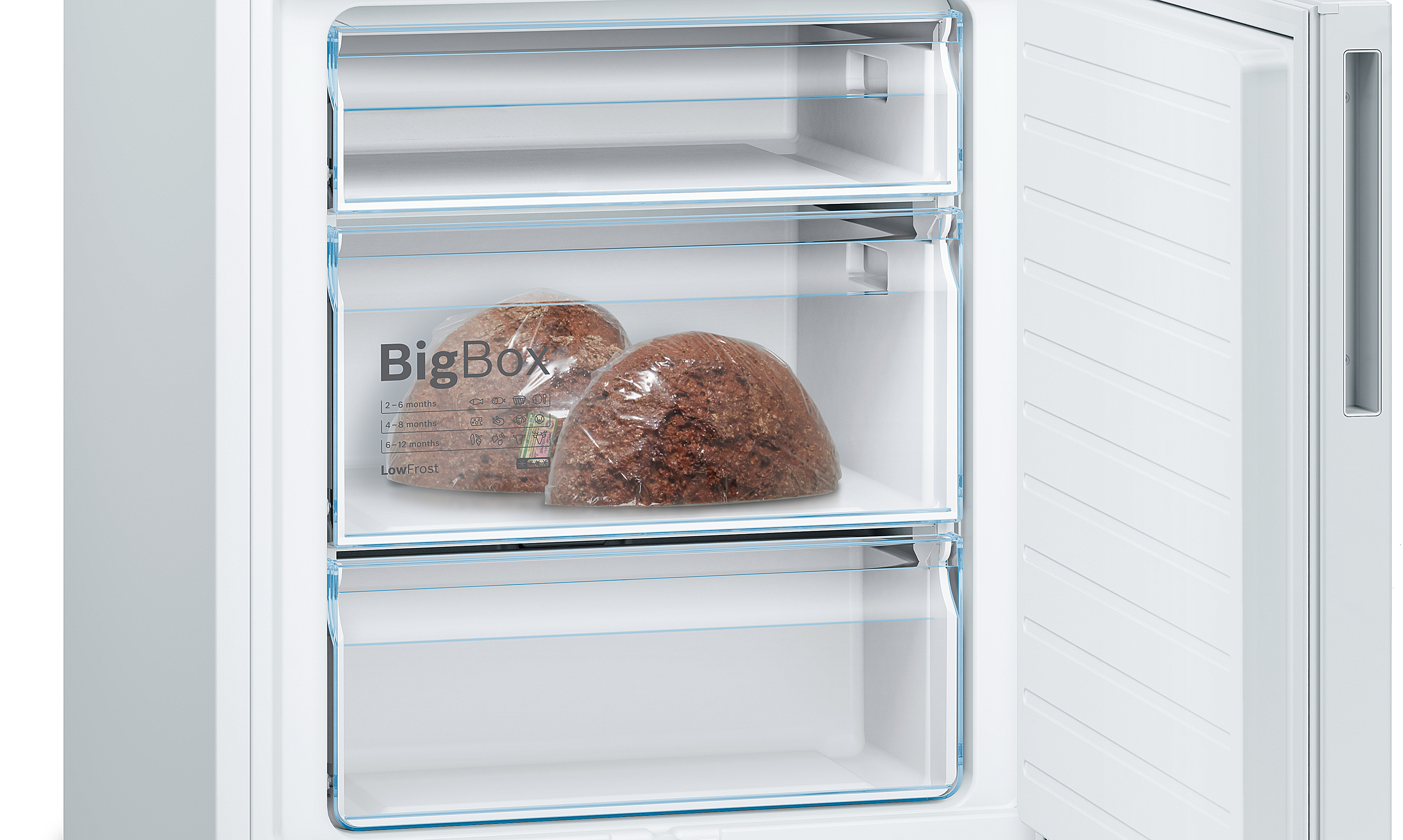 Gefrierschubladen mit zwei Brotlaiben. Klare Plastikverpackung.