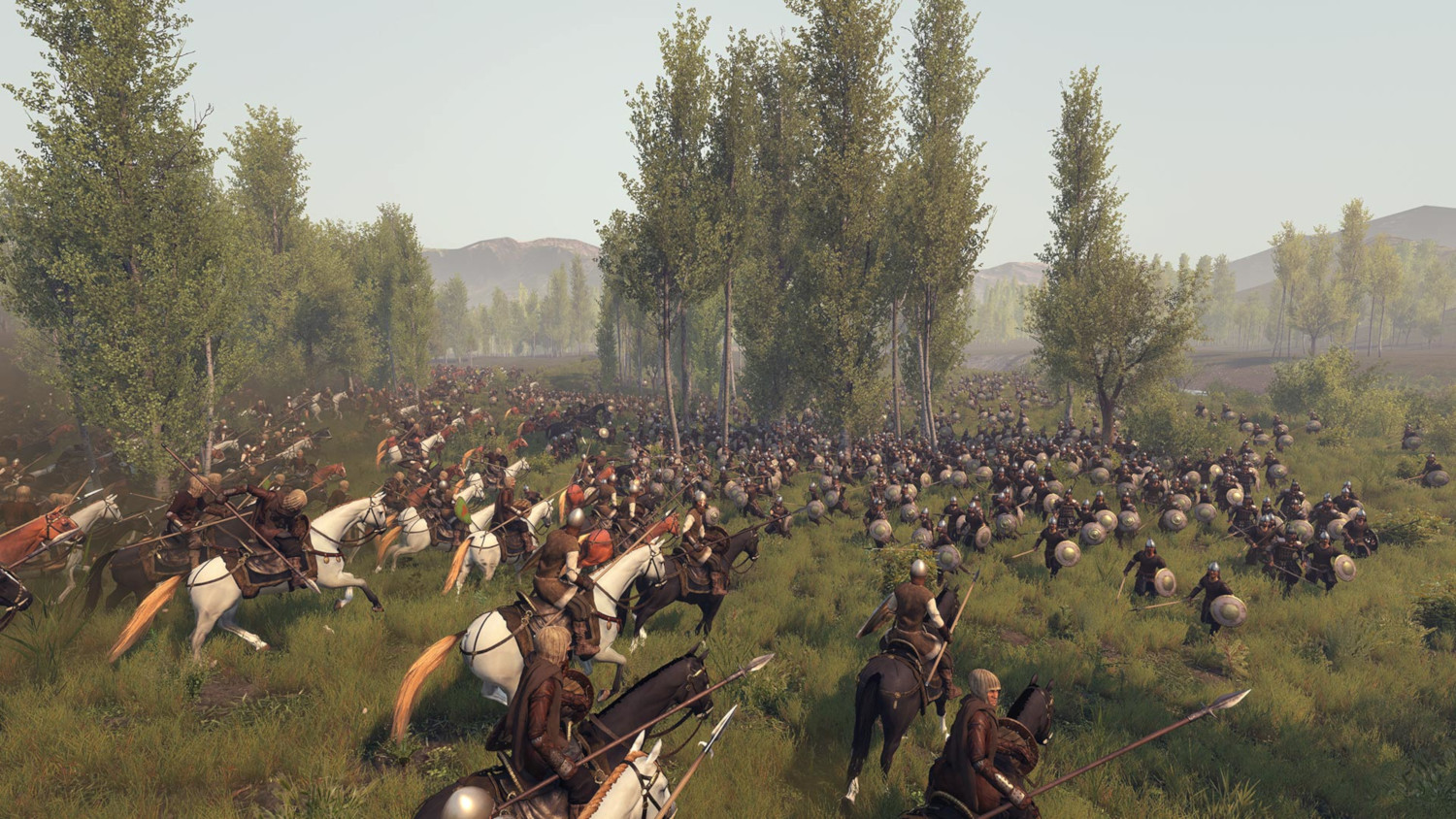 Une scène de bataille d'un jeu vidéo : chevaux, soldats et une forêt.
