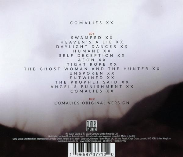 Albumcover mit Trackliste und Credits. Es ist dunkel mit verschwommenem Hintergrund.