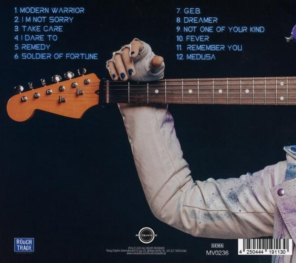 Albumcover mit Titelliste und Hand, die eine Gitarre hält. Blauer Hintergrund mit dem Namen des Künstlers.