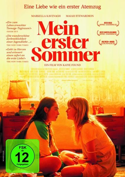 Ein Filmposter auf Deutsch: "Mein erster Sommer". Zwei Mädchen schauen sich in einem Raum an.