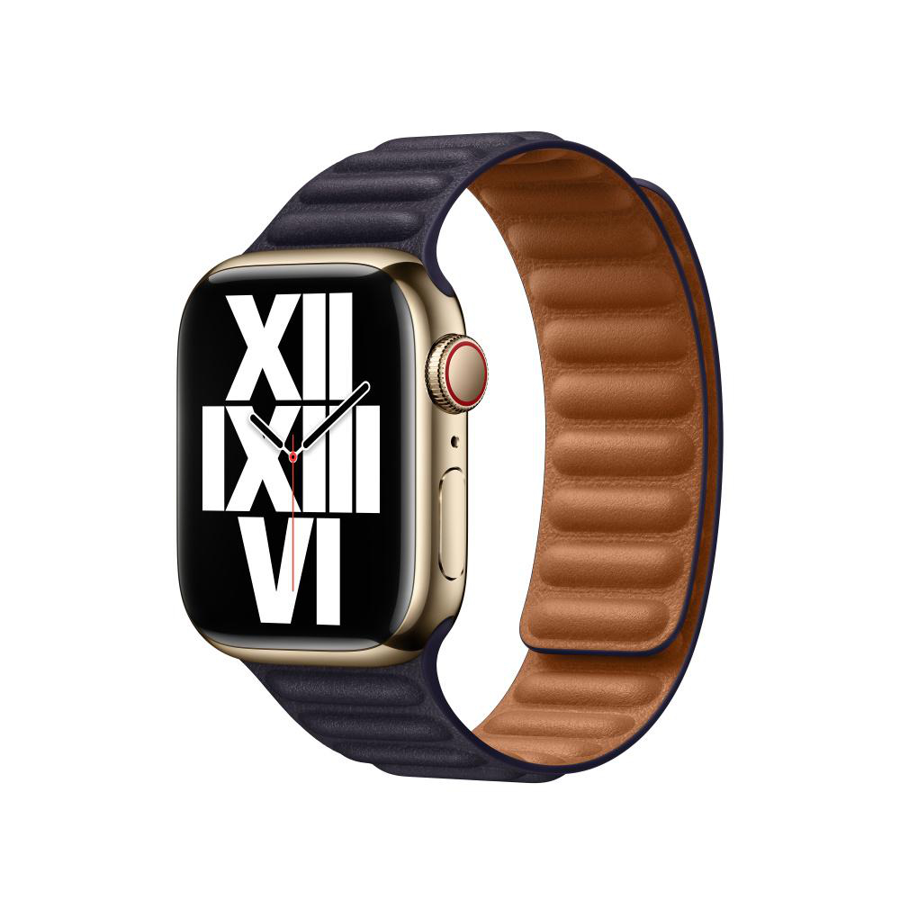 Goldene Apple Watch mit dunkelblauem Lederarmband, zeigt das Zifferblatt mit römischen Ziffern.